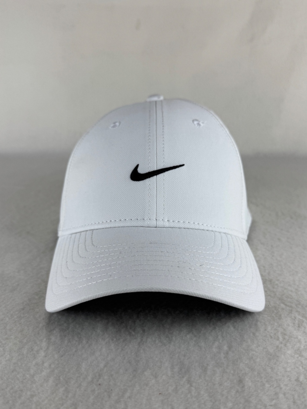 Nike Dri-FIT M/L White Black Swoosh Golf Performance Hat